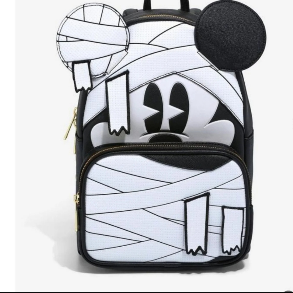 Mickey mouse mummy back back her universe